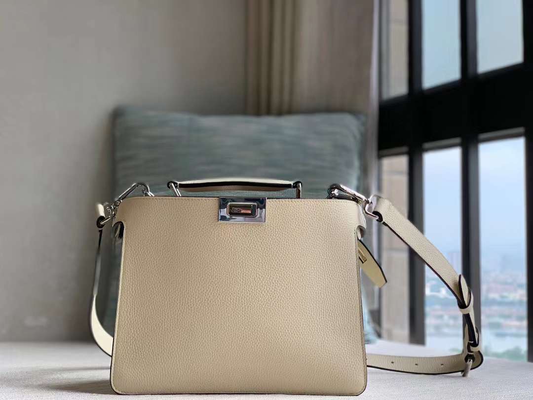 펜디 23FW 피카부 아이씨유 남성 토트백 26x20x8cm