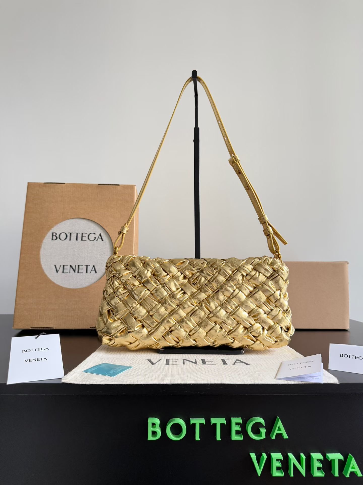 보테가베네타 카리메로 차차 28.5x15x6cm