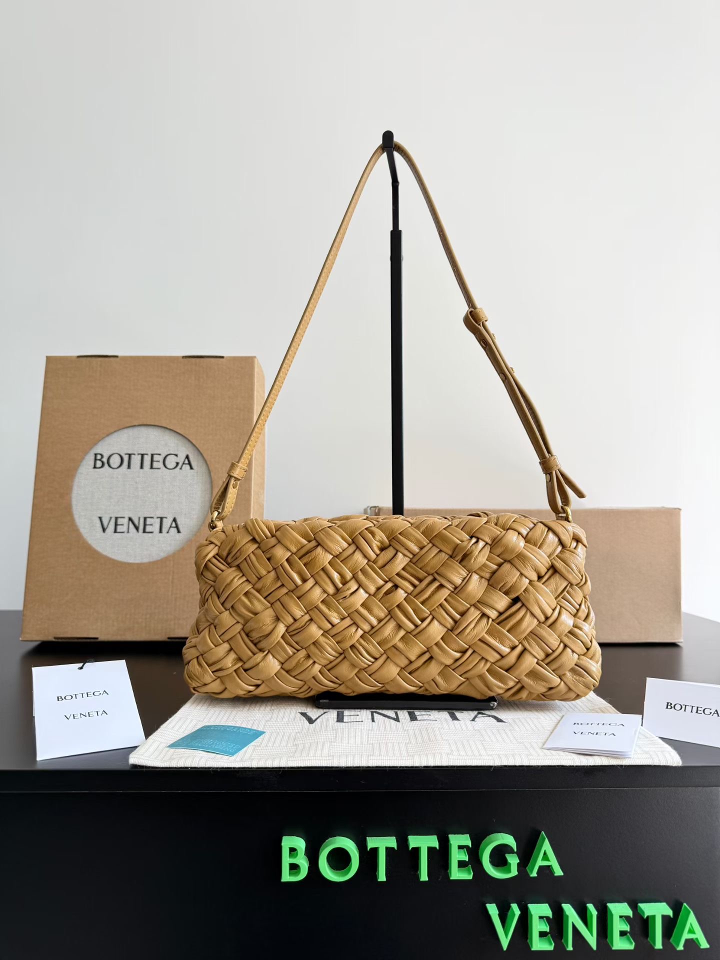 보테가베네타 카리메로 차차 28.5x15x6cm